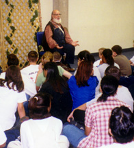 photo of Richard telling stories to a group of Middle Schoolers